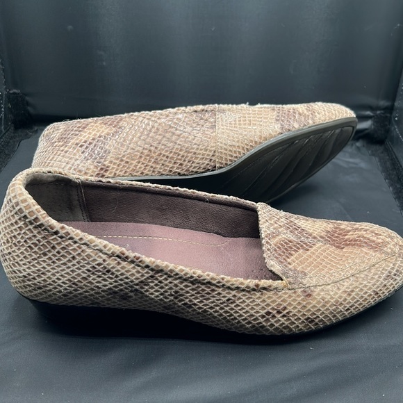 Clarks "Juliet Lora" Snakeskin Loafers Size 8 - Picture 7 of 8